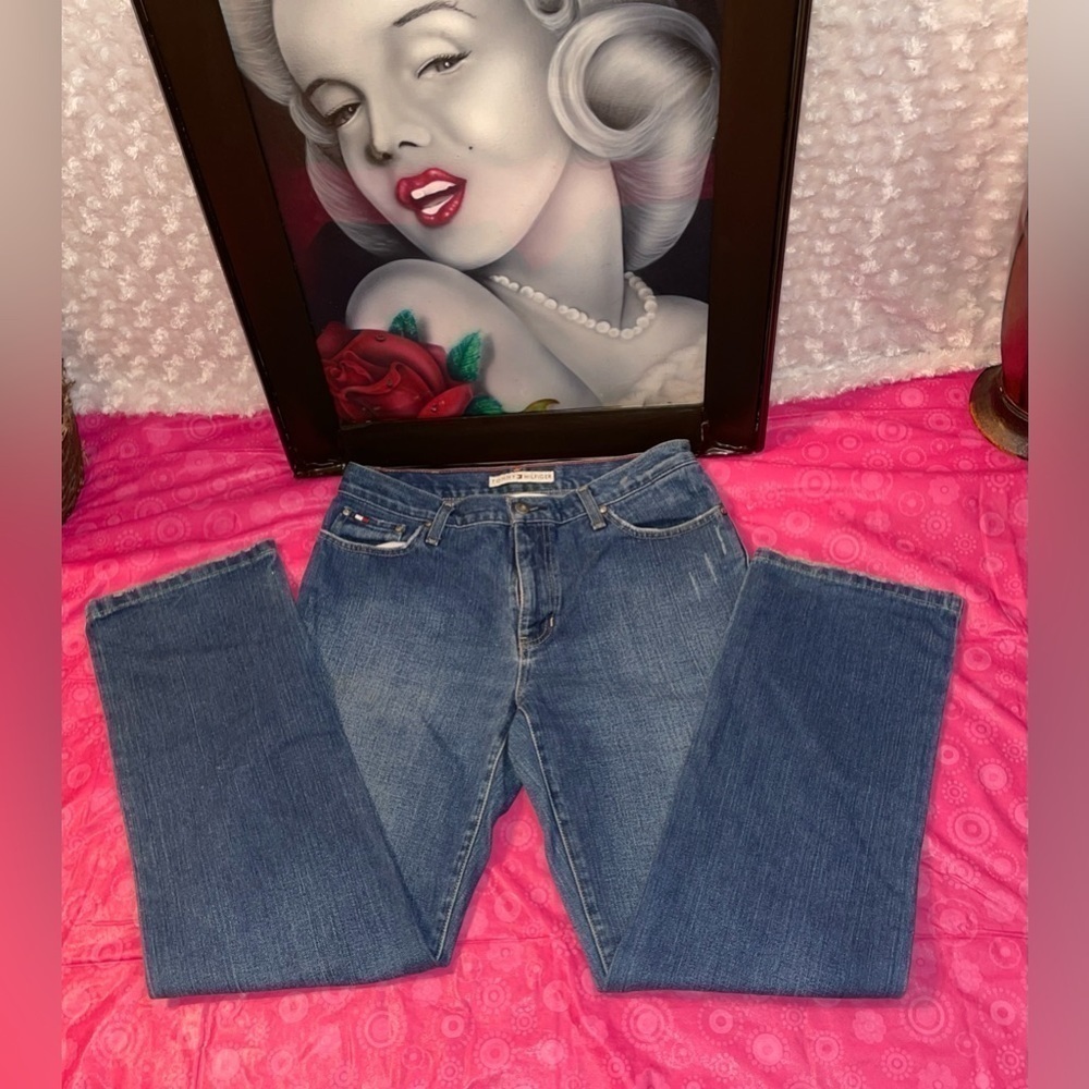 PRE-OWNED SIZE 6 TOMMY HILFIGER DISTRESSED BOYFRIEND JEANS LOOK NEW